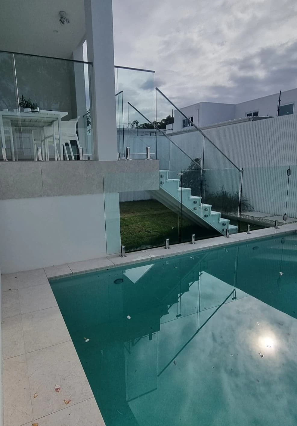 Just Frameless installation sample 6